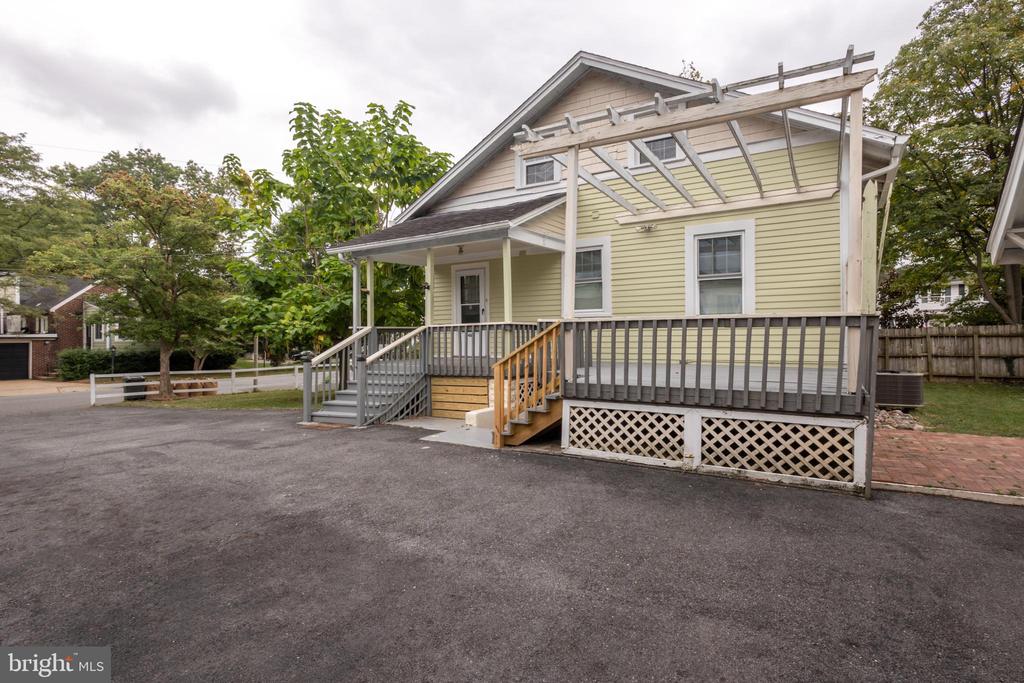 3201 N PERSHING DRIVE