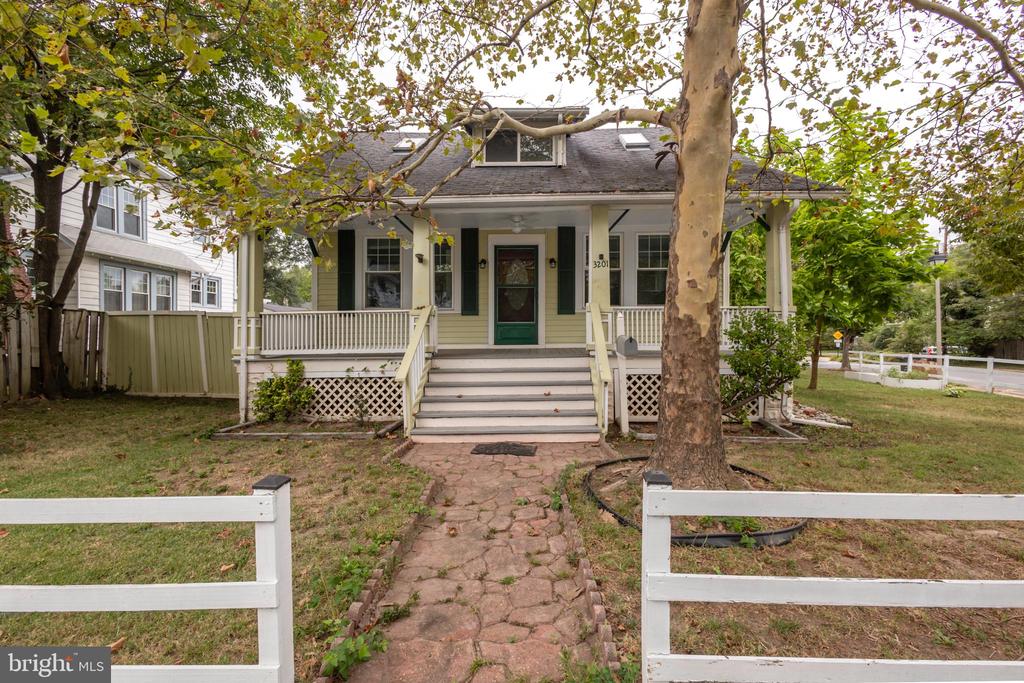 3201 N PERSHING DRIVE