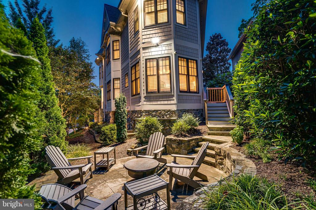2807 1ST ROAD N
