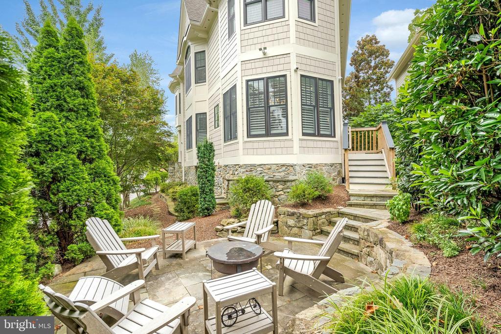 2807 1ST ROAD N