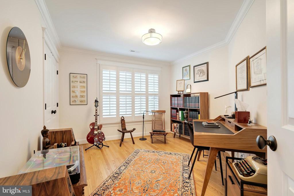 2807 1ST ROAD N