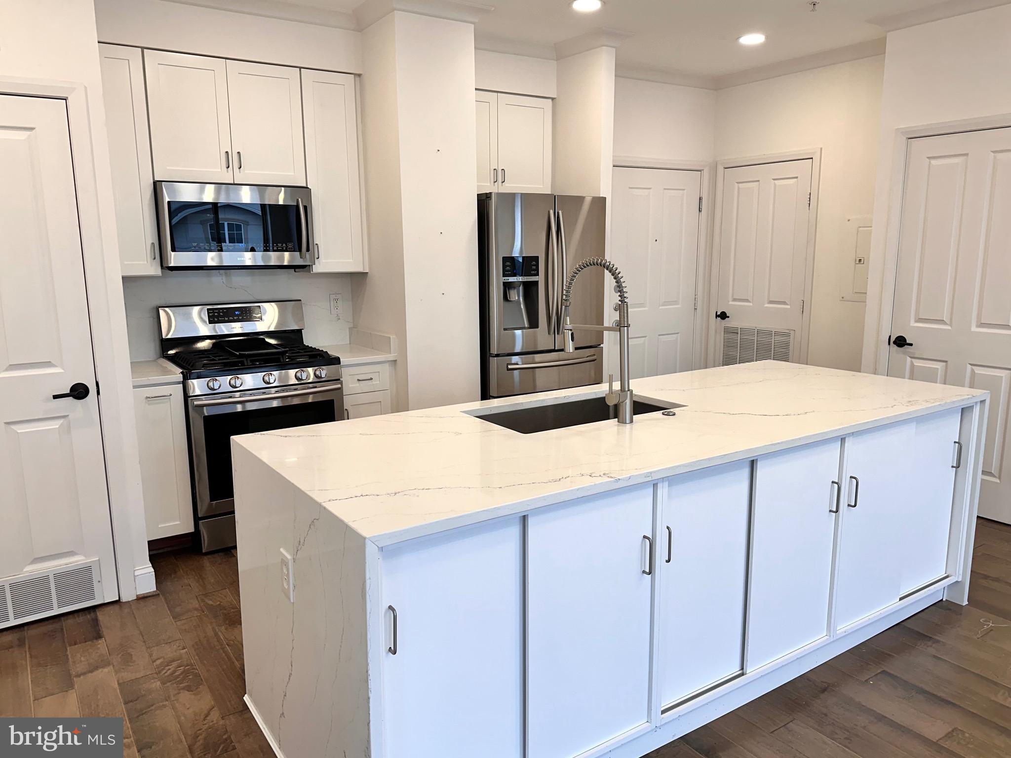 1220 N FILLMORE STREET PH08