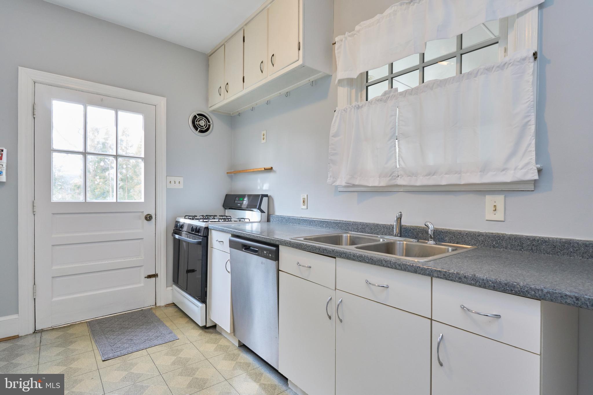 304 N HIGHLAND STREET