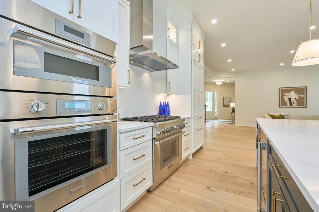 3233 4TH STREET N