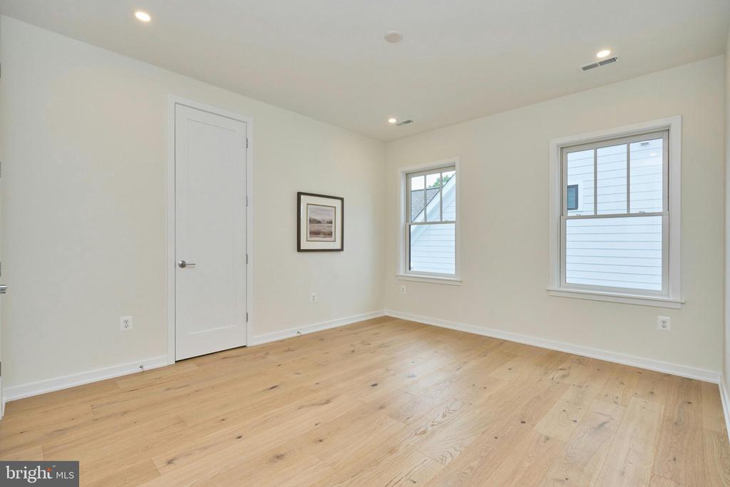 3233 4TH STREET N