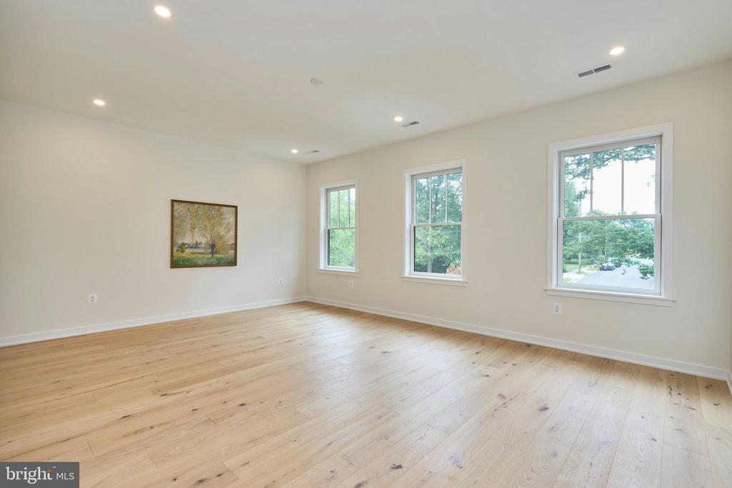 3233 4TH STREET N