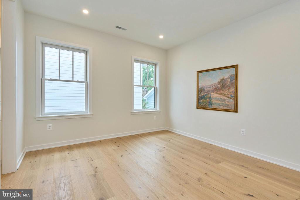 3233 4TH STREET N