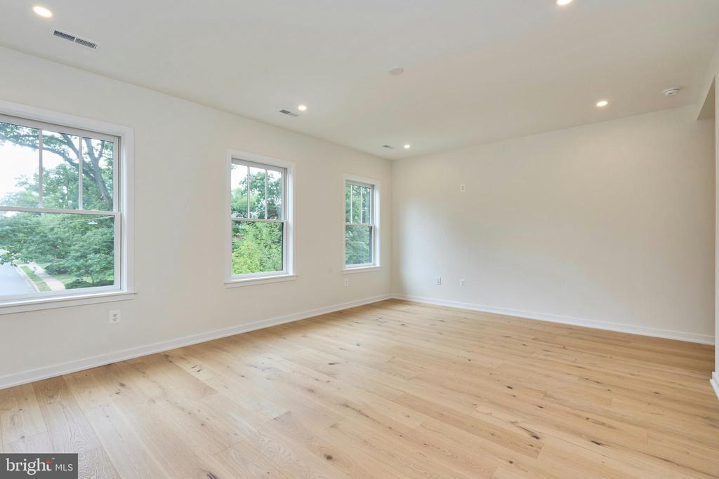 3233 4TH STREET N