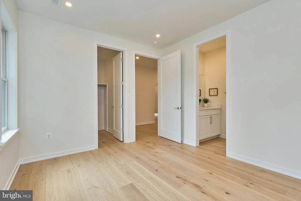 3233 4TH STREET N