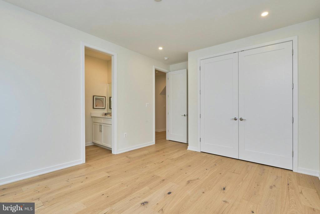 3233 4TH STREET N