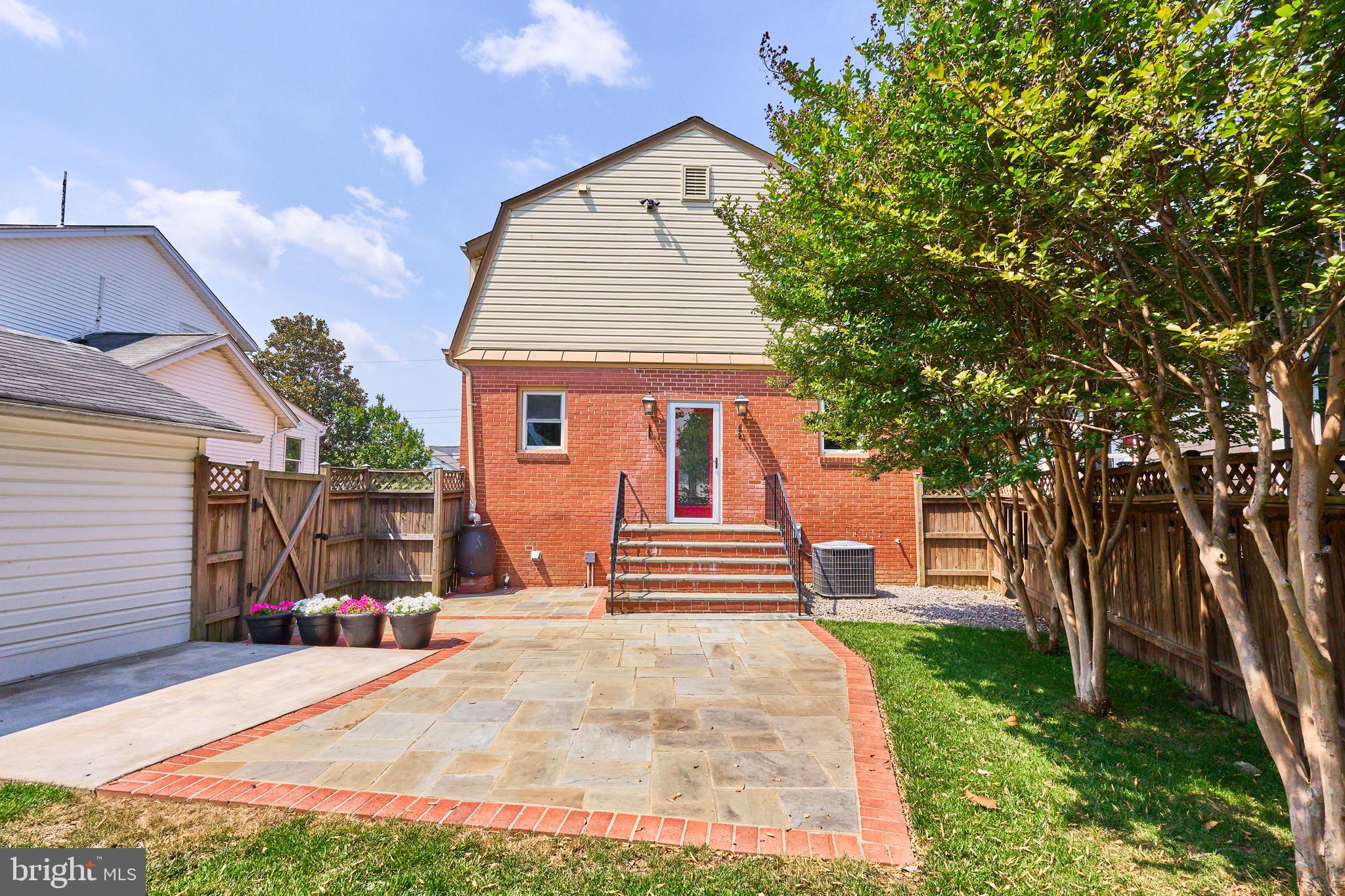255 N BRYAN STREET