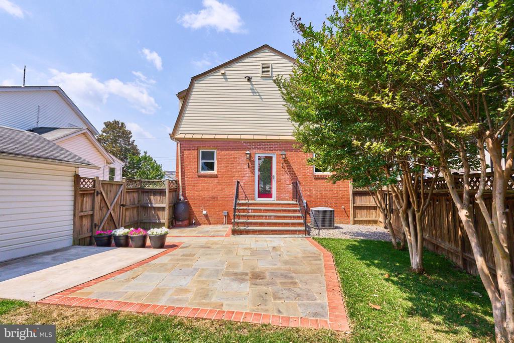 255 N BRYAN STREET