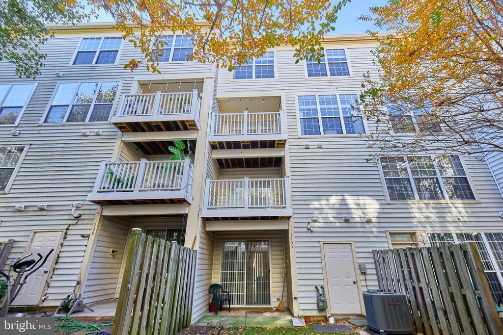 1735 Kingsgate Ct #304