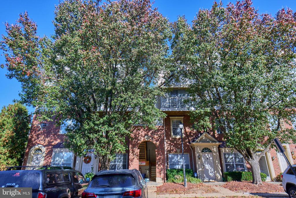 1735 Kingsgate Ct #304