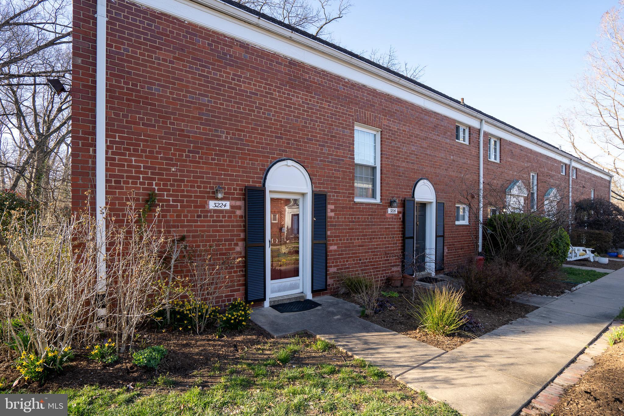 3224 MARTHA CUSTIS DR