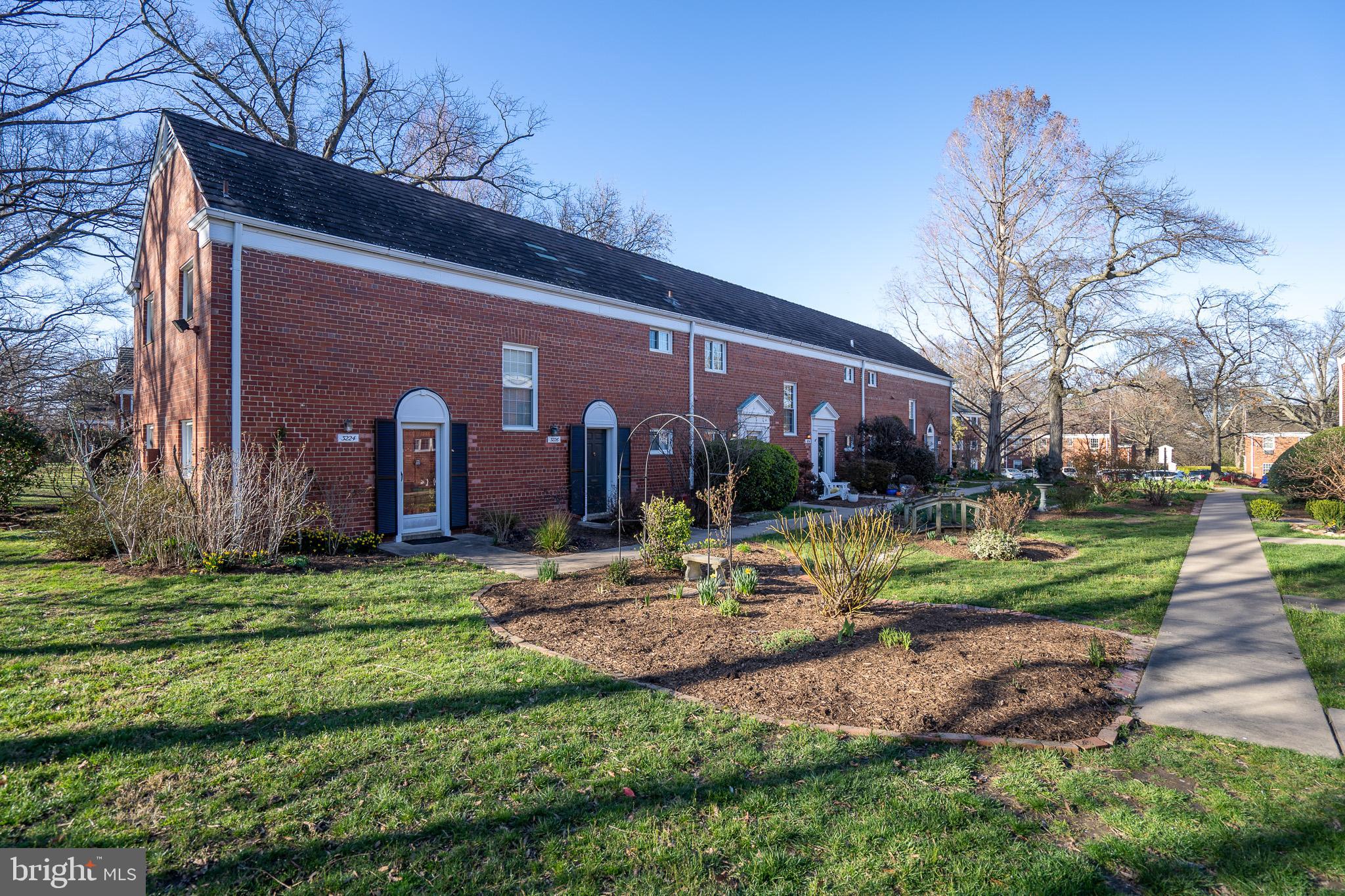 3224 MARTHA CUSTIS DR