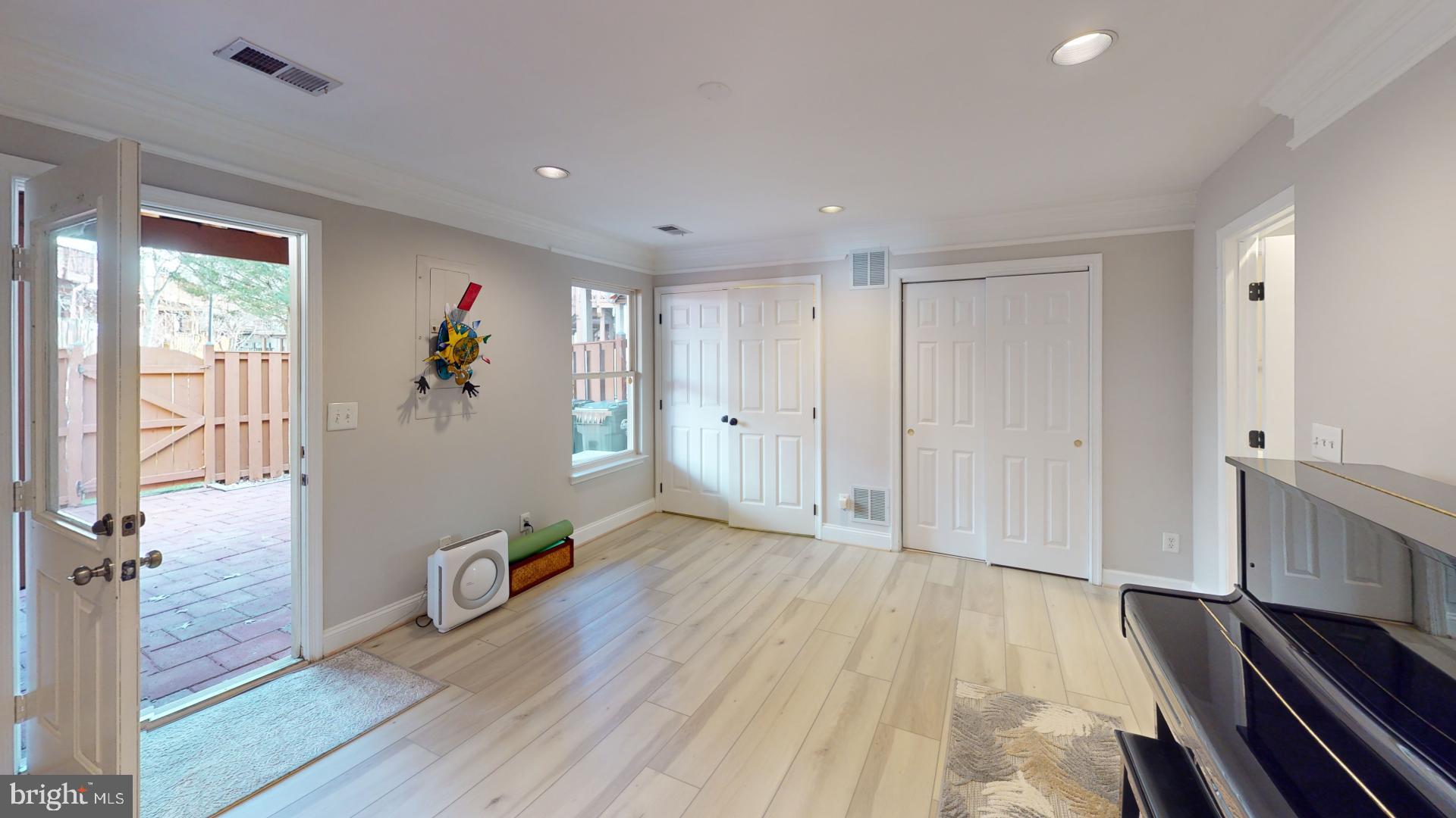 2583 James Madison Cir