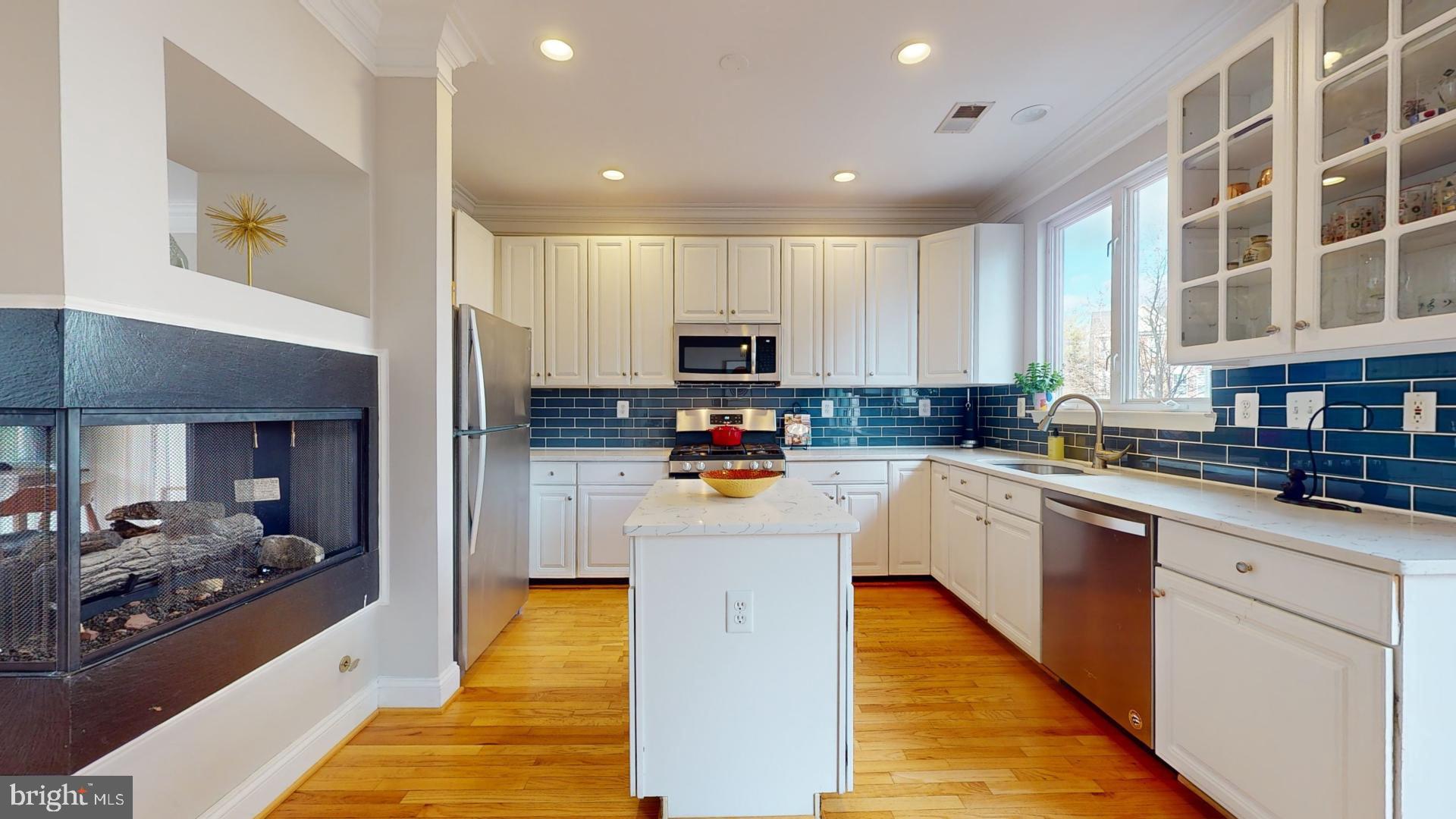 2583 James Madison Cir