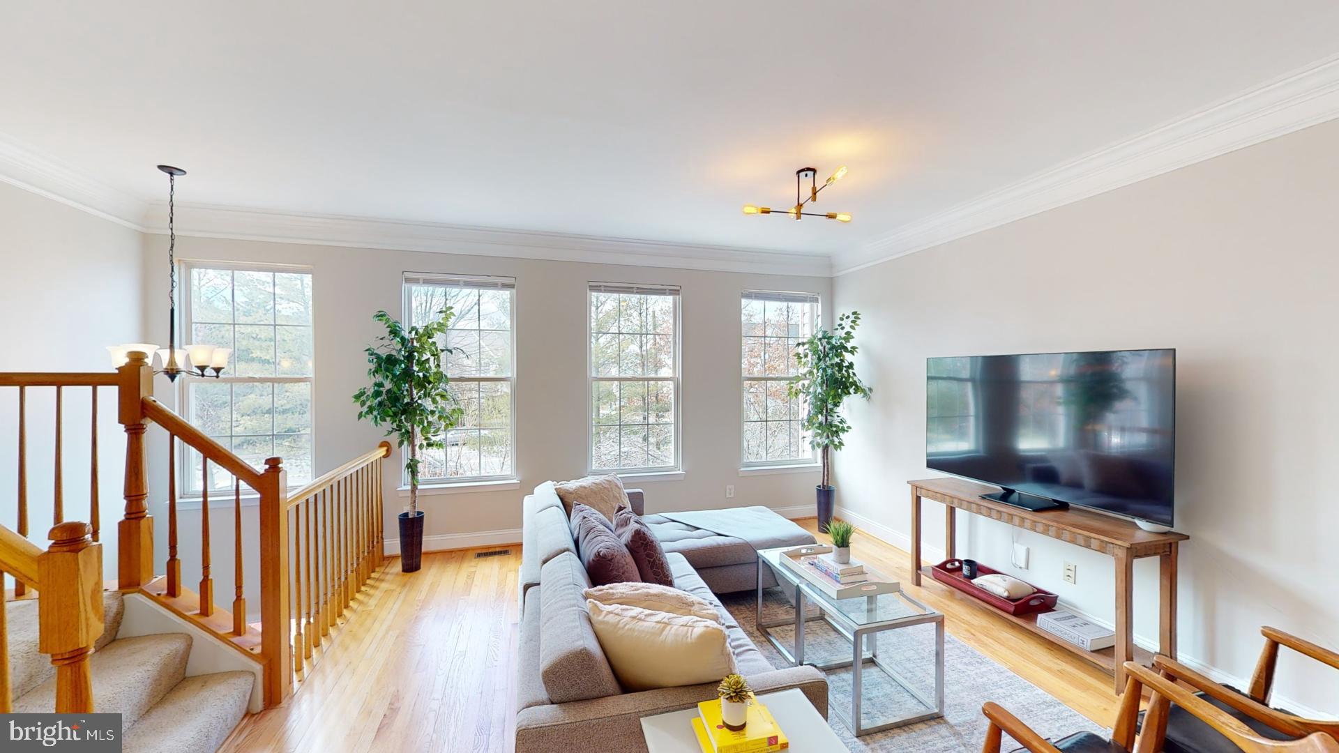 2583 James Madison Cir