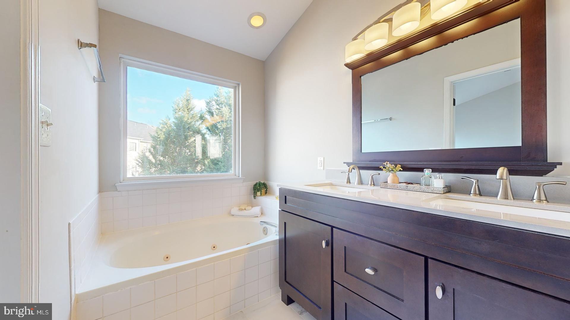 2583 James Madison Cir