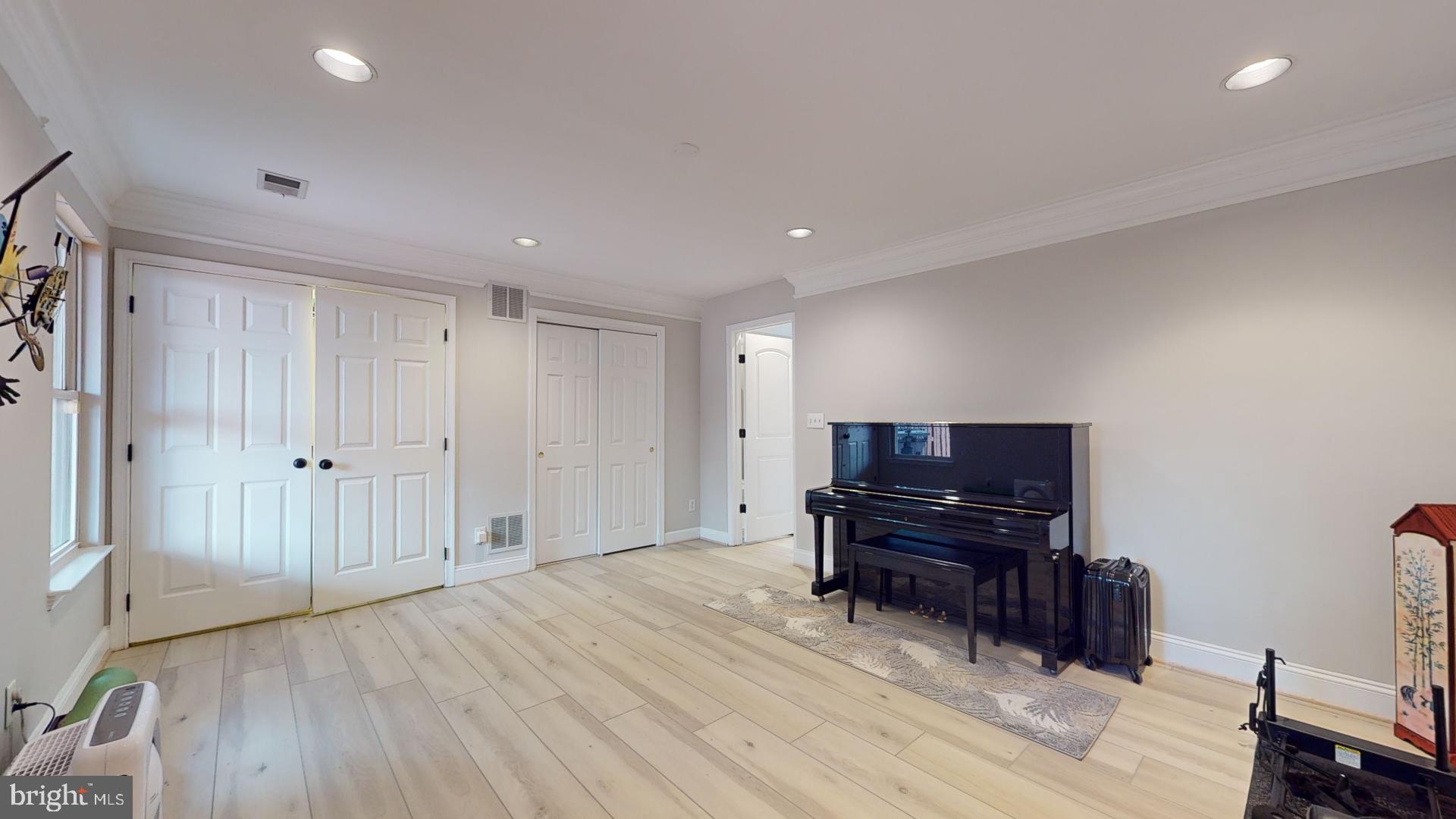 2583 James Madison Cir