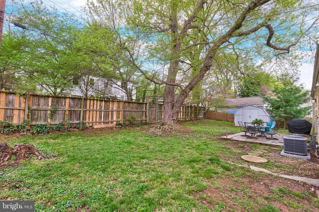2830 Bolling Rd