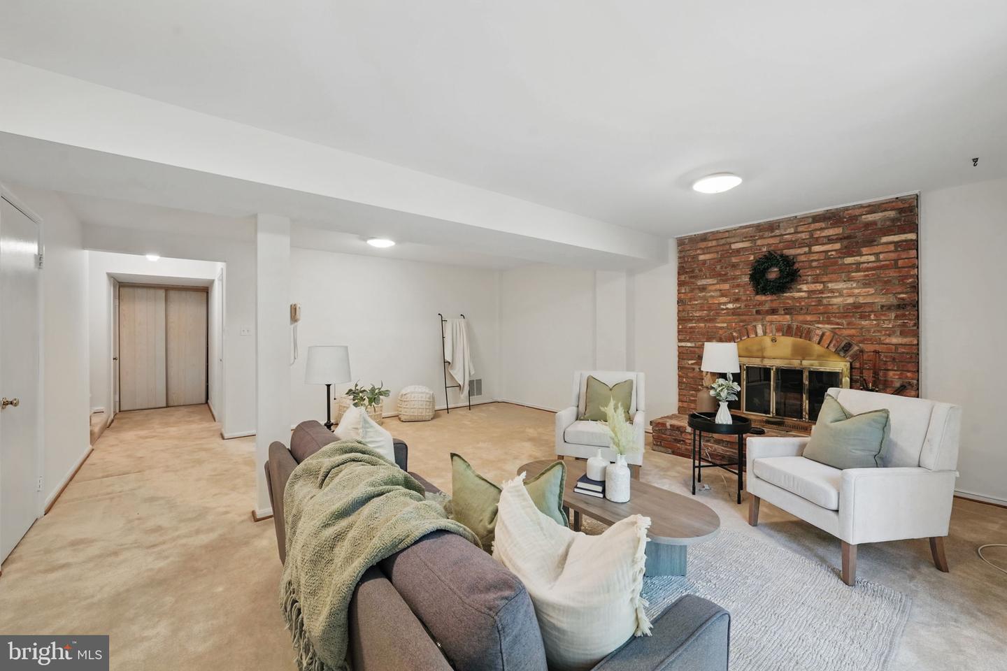 7013 Alicent Pl