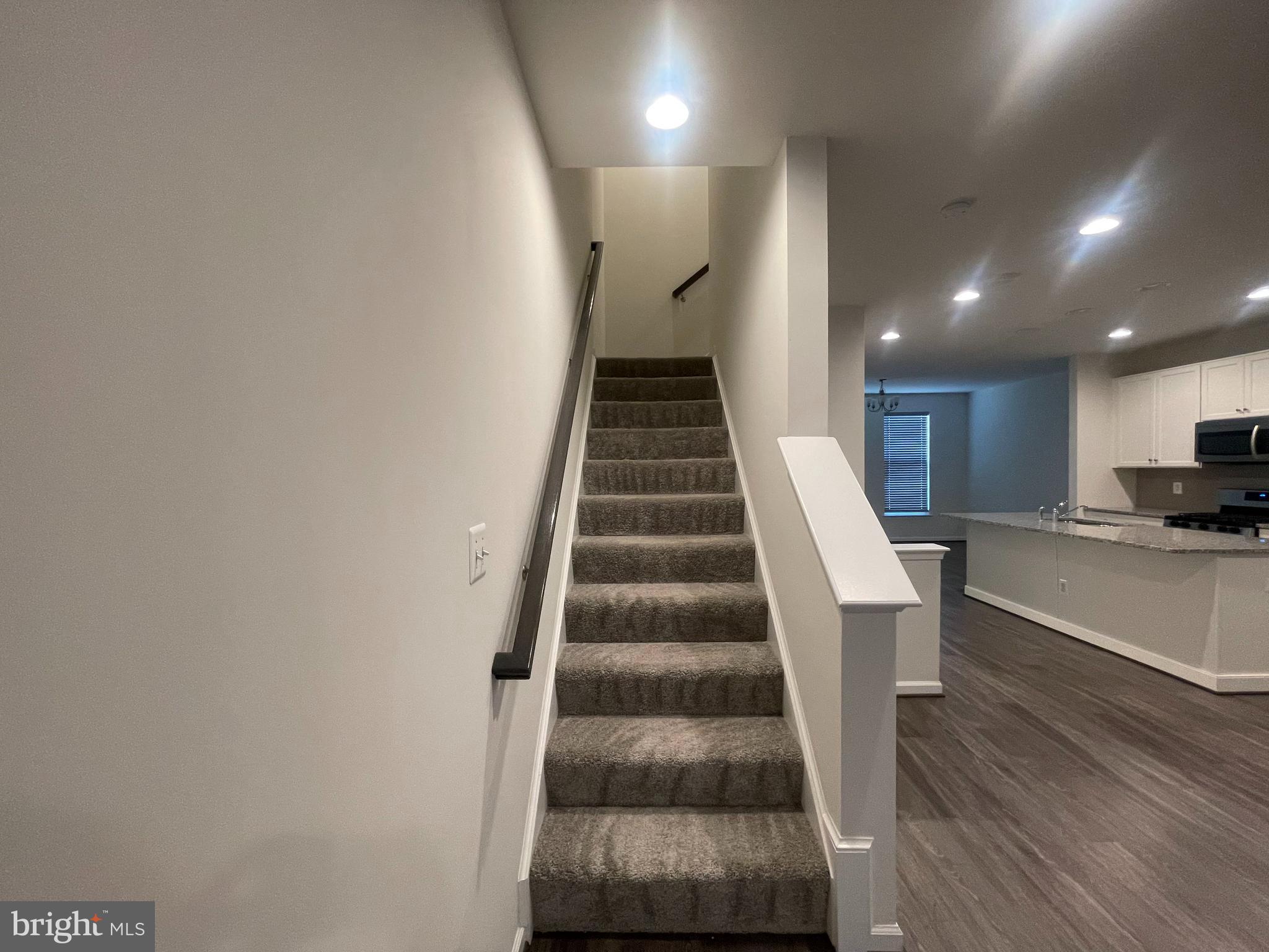 9102 Graves LANE