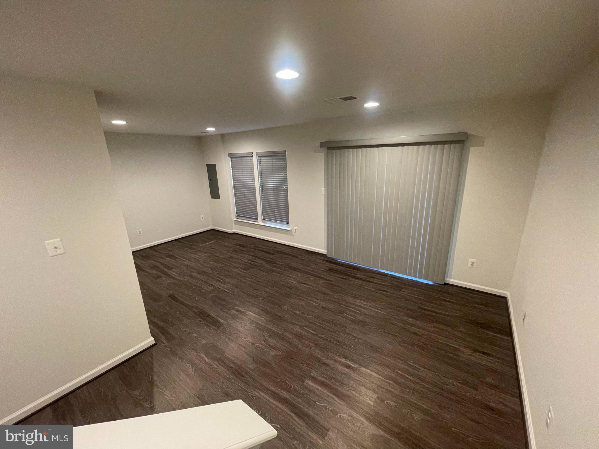 9102 Graves LANE