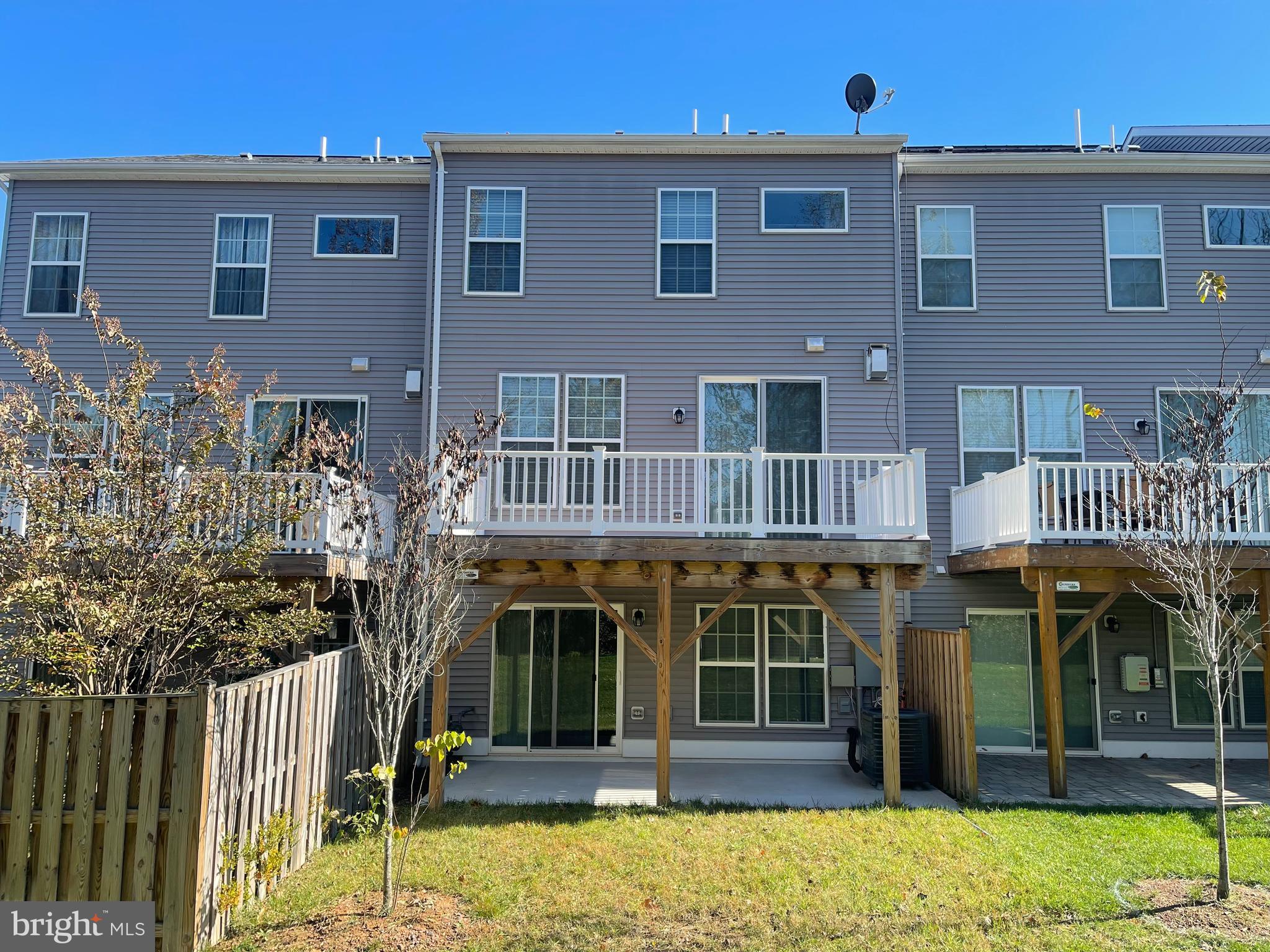 9102 Graves LANE