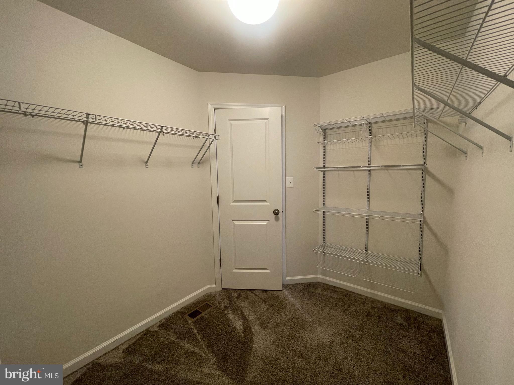 9102 Graves LANE
