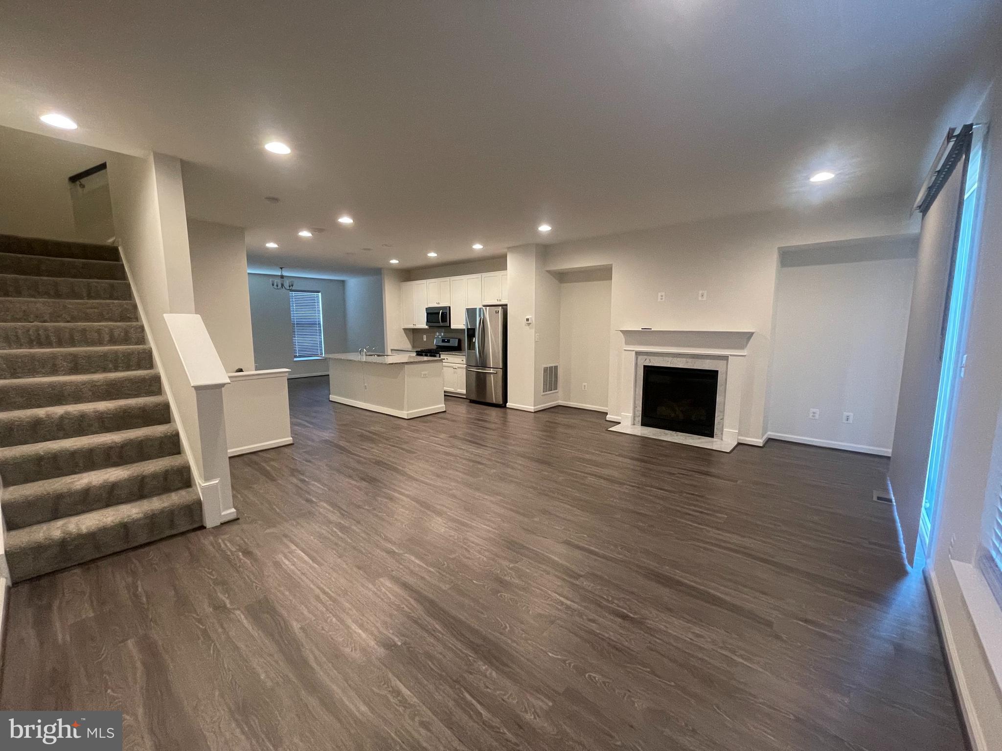 9102 Graves LANE