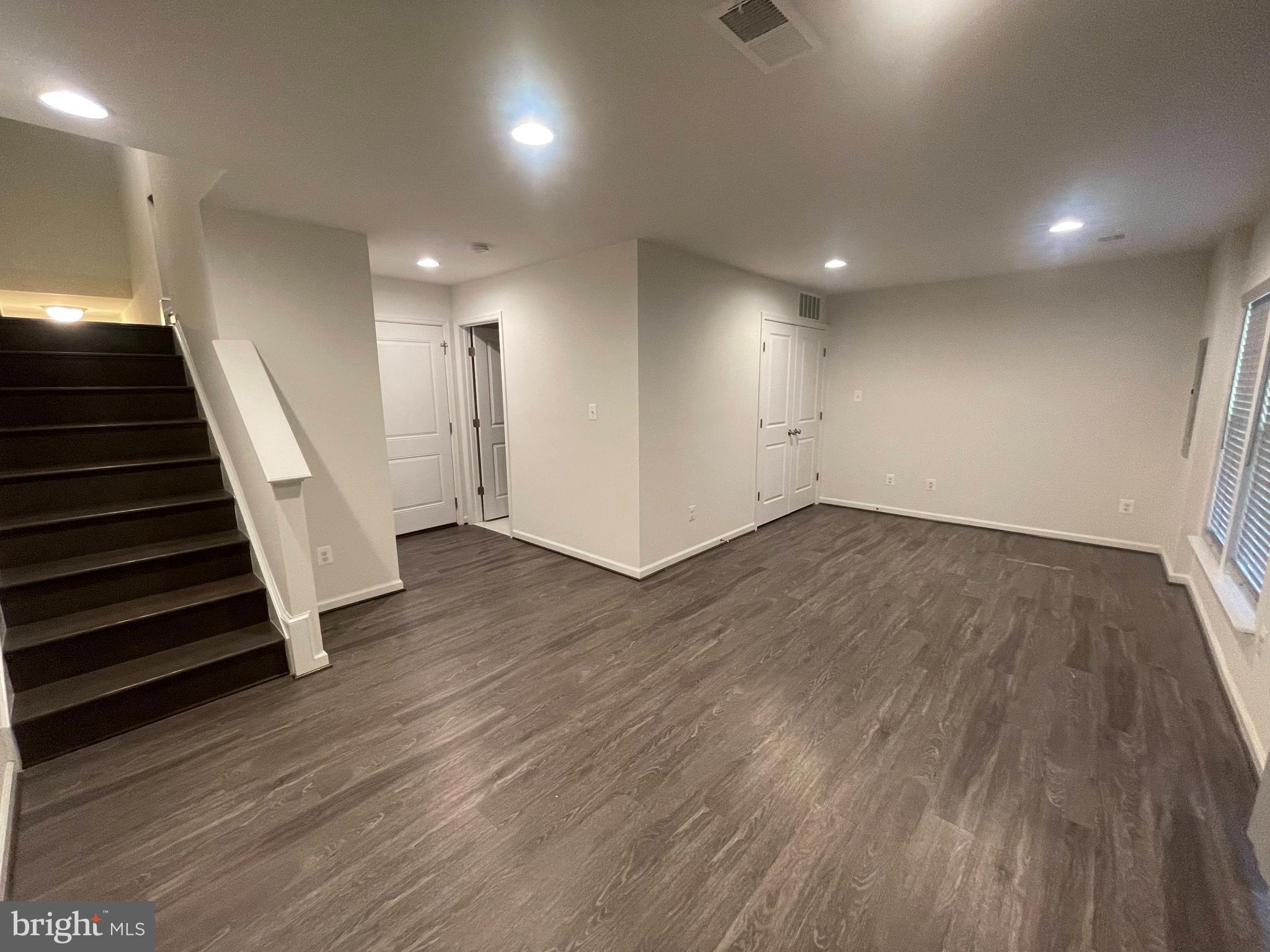 9102 Graves LANE
