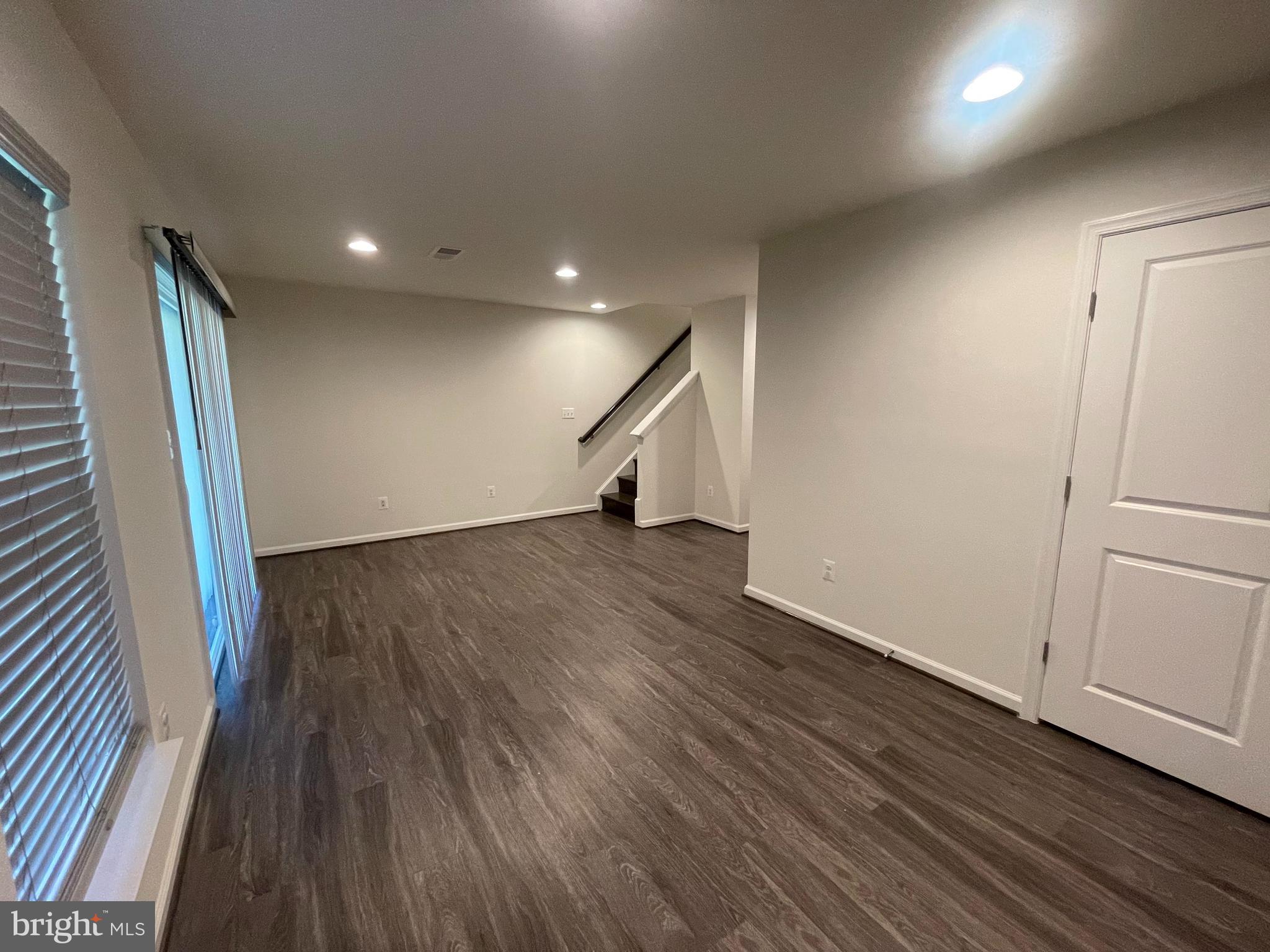 9102 Graves LANE