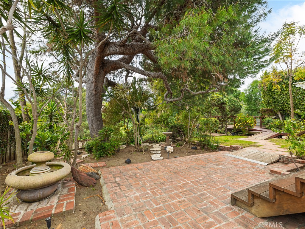 1715 W Santa Cruz Street