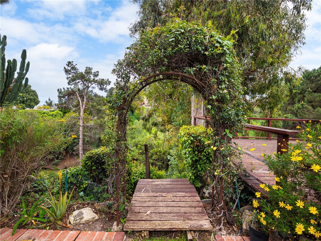 1715 W Santa Cruz Street