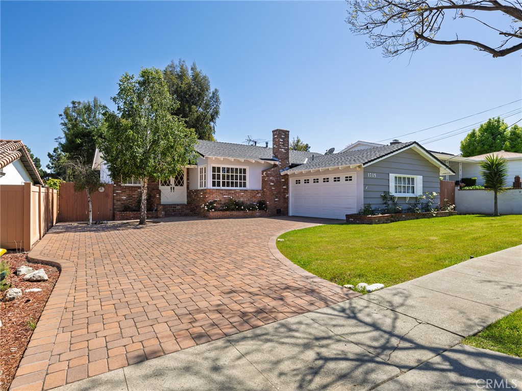 1715 W Santa Cruz Street