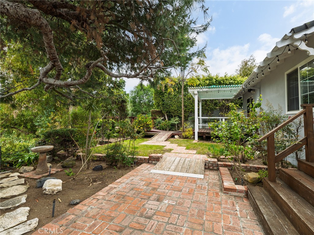 1715 W Santa Cruz Street