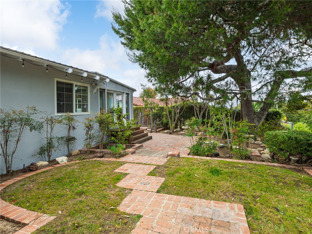 1715 W Santa Cruz Street