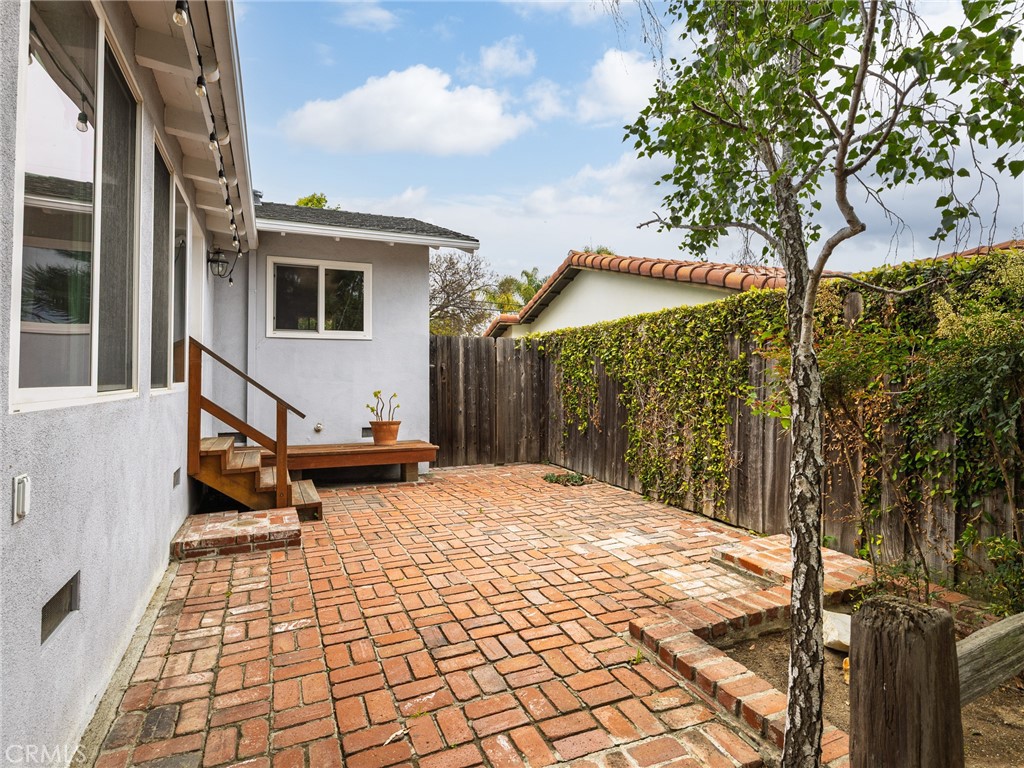 1715 W Santa Cruz Street