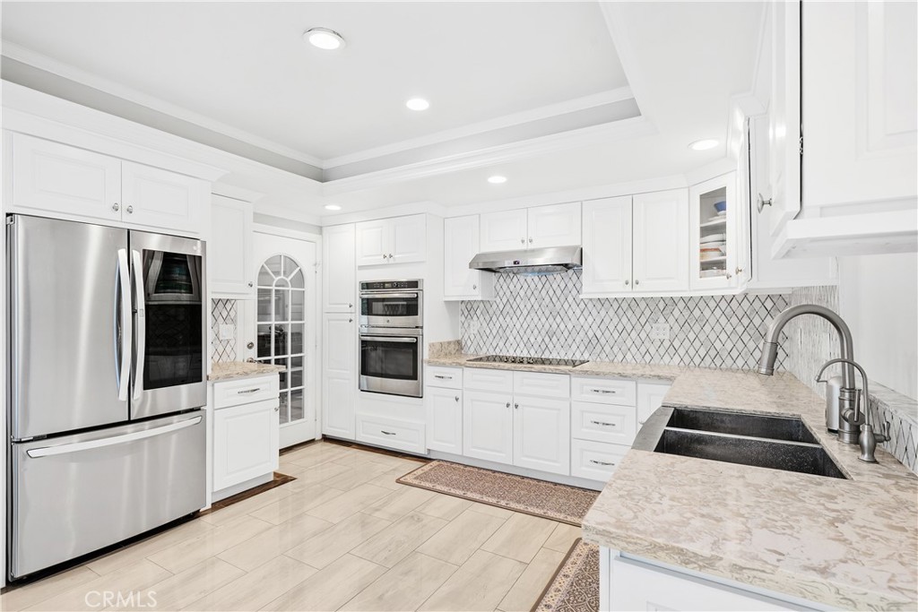 4077 Rousseau Lane