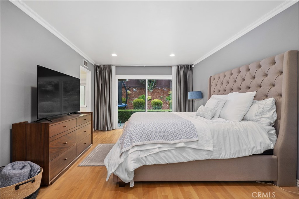 4077 Rousseau Lane