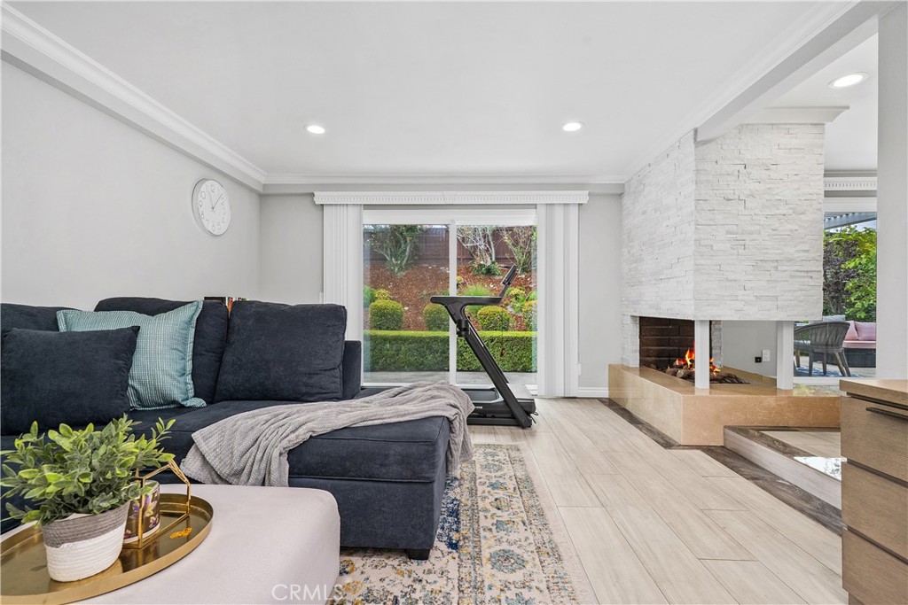 4077 Rousseau Lane