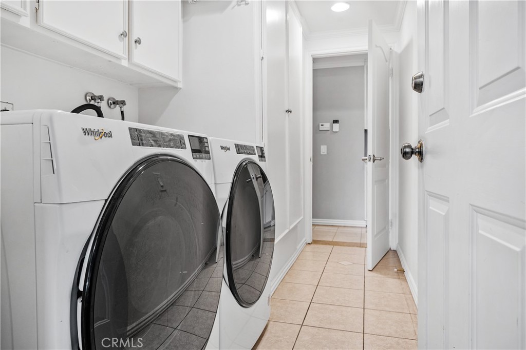 4077 Rousseau Lane