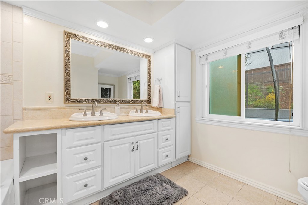 4077 Rousseau Lane