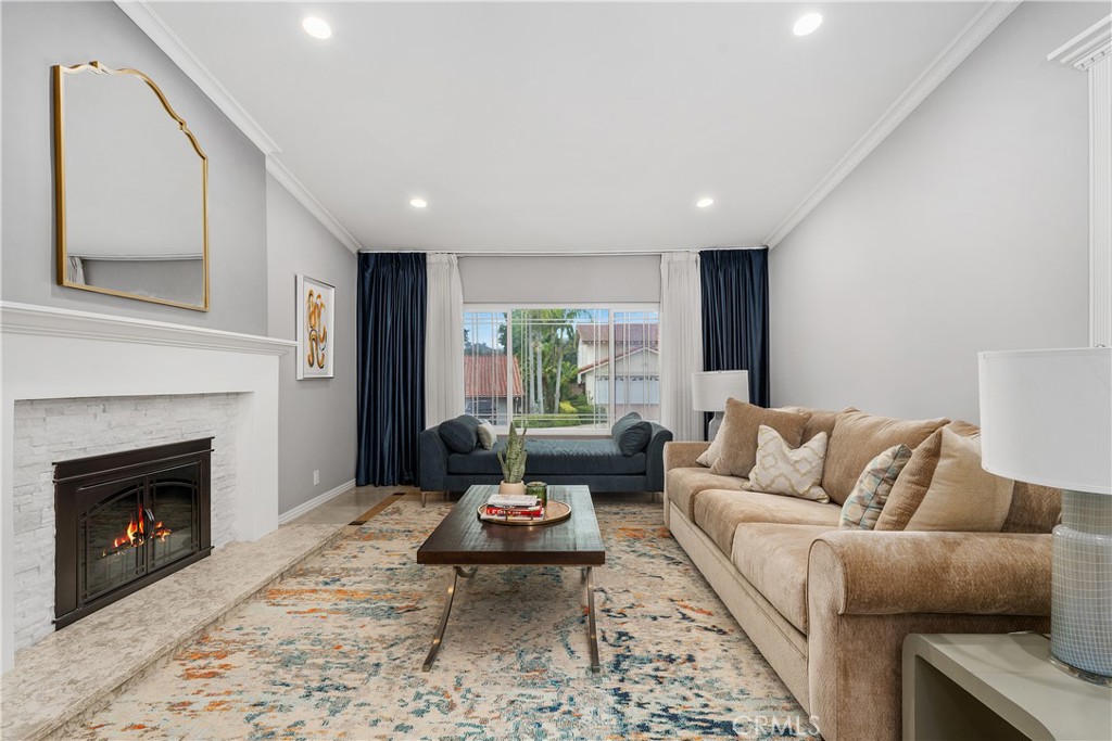 4077 Rousseau Lane