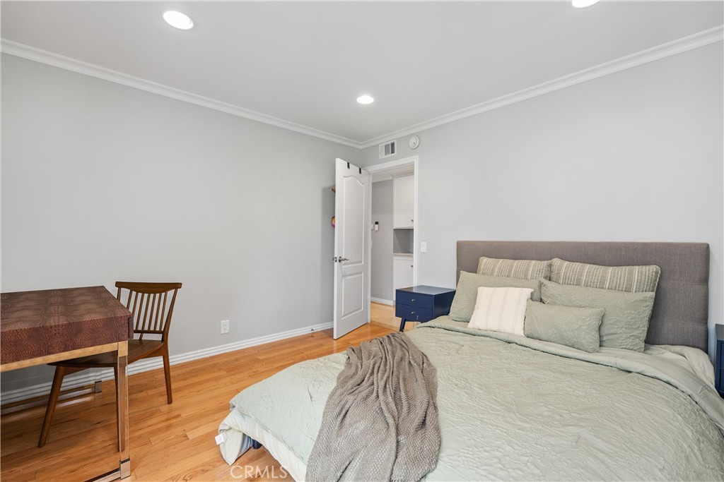 4077 Rousseau Lane