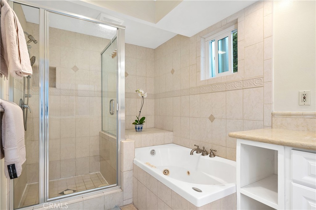 4077 Rousseau Lane