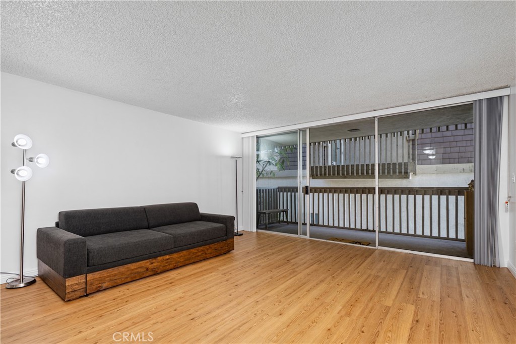 6542 Ocean Crest D208