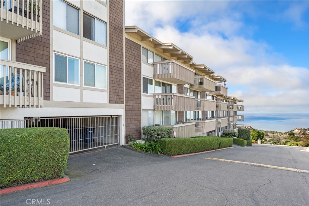 6542 Ocean Crest D208